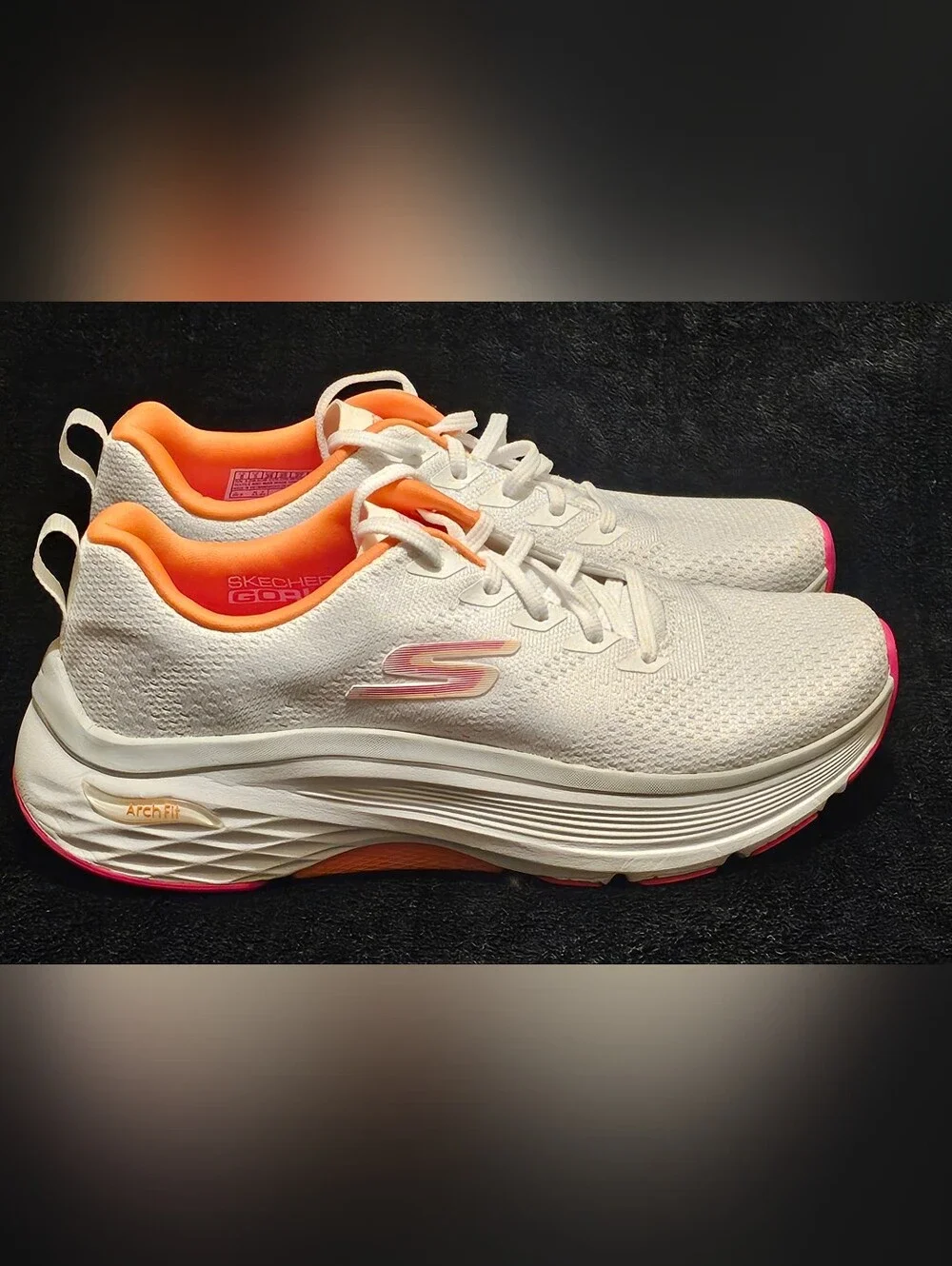 Skechers Max Cushioning Arch Fit sneakers